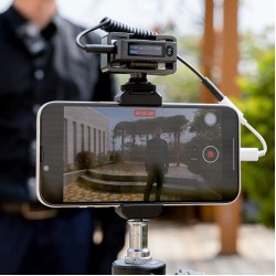 Bezvadu mikrofona sistēma foto kamerām un viedtālruņiem Nux B-10 Bezvadu mikrofona sistēma foto kamerām un viedtālruņiem Nux B-10