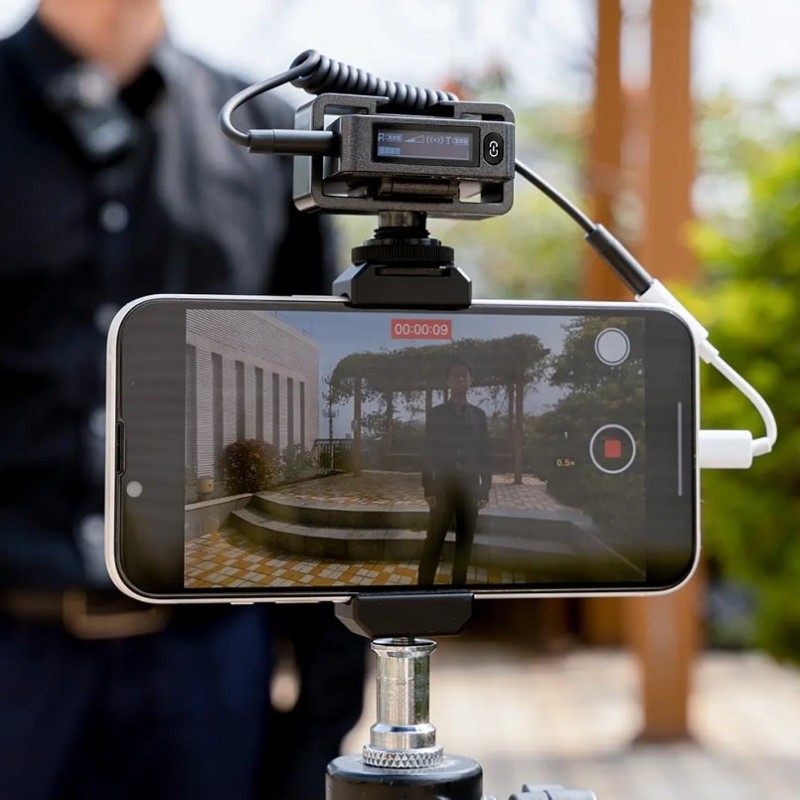 Bezvadu mikrofona sistēma foto kamerām un viedtālruņiem Nux B-10 Bezvadu mikrofona sistēma foto kamerām un viedtālruņiem Nux B-10