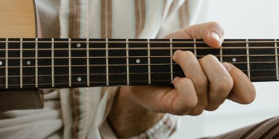 Ģitāras akordi un to spēlēšana Ģitāras akordi un to spēlēšana