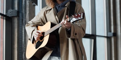 Kā izvēlēties savu akustisko ģitāru Kā izvēlēties savu akustisko ģitāru
