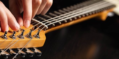 Kā nomainīt ģitāras stīgas